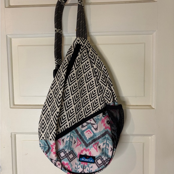 KAVU Rope Sling Bag Aztec Geometric Print Black and Pink Backpack NWOT - Picture 6 of 8